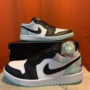 Air Jordan 1 Low SE Mint Foam Green